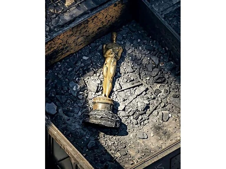 Məşhur aktyor paylaşdı: Oskar kül içində qaldı!