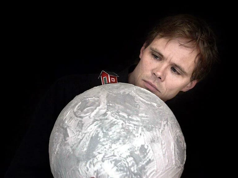 25 illik arzusu gerçəkləşir: Ayın ilk evi yoldadır