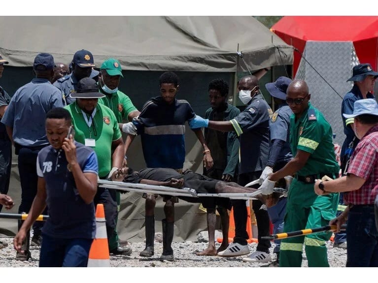 Cənubi Afrikada qanunsuz mədən: Qida təchizatı kəsilib, 78 cəsəd aşkar edilib