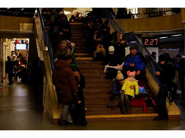 Rusiya ordusu Kiyevin enerji obyektlərinə atəş açıb, ukraynalılar sığınacaqlara axışıb