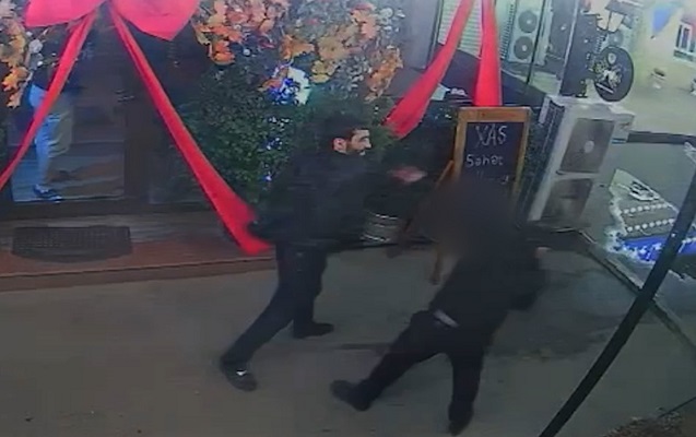 Restoranda döyüb 150 manatını aldı - Video