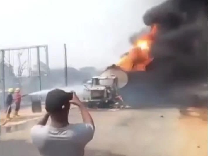 Nigeriyada yanacaq tankeri partlayıb: 77 nəfər ölüb, 25 nəfər yaralanıb
