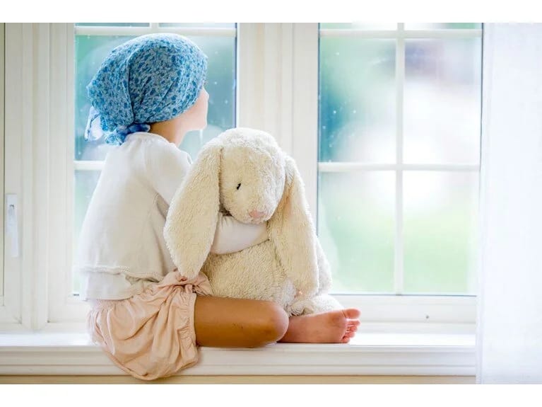 Həkimlər onun qrip olduğunu deyib evə göndərdilər: 2 yaşlı uşağın qan xərçəngi olduğu ortaya çıxdı