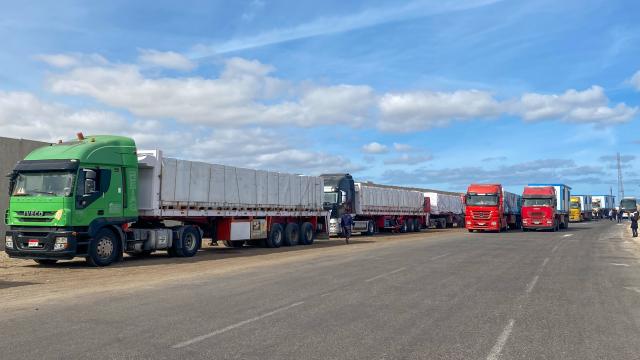 Atəşkəsdən sonra yardım maşınları Qəzzaya girməyə başlayıb