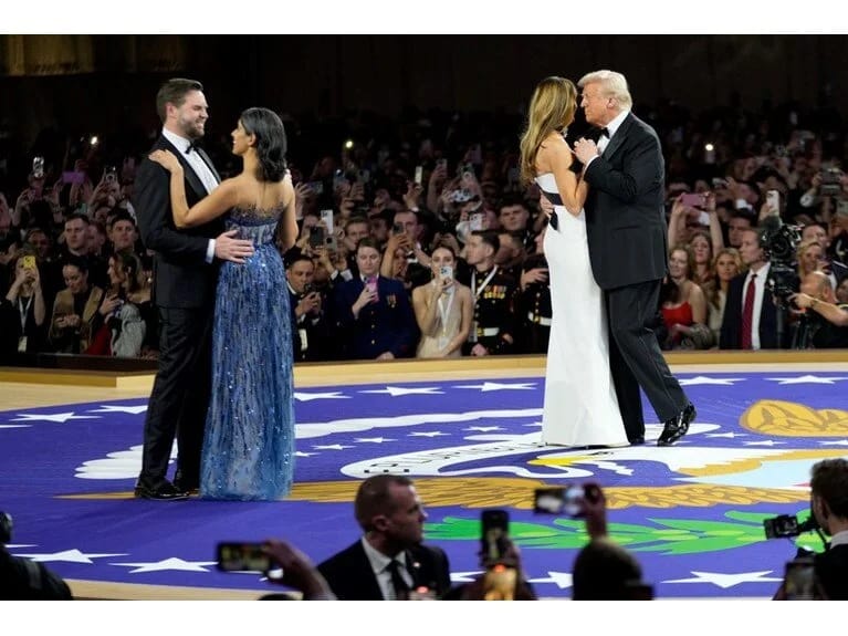 Möhtəşəm məclisdən səhnələr: Donald və Melania Trampın qələbə rəqsi! 