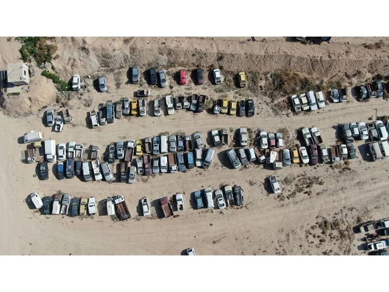 Əsəd rejimi müsadirə etdi: Minlərlə maşın sahiblərini gözləyir! 