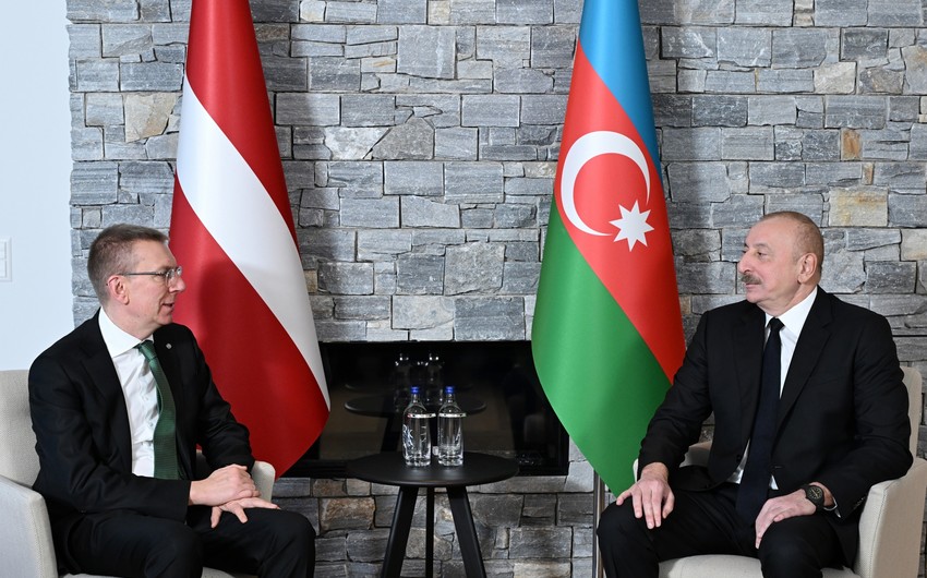Prezident İlham Əliyev Davosda Latviya Prezidenti ilə görüşüb
