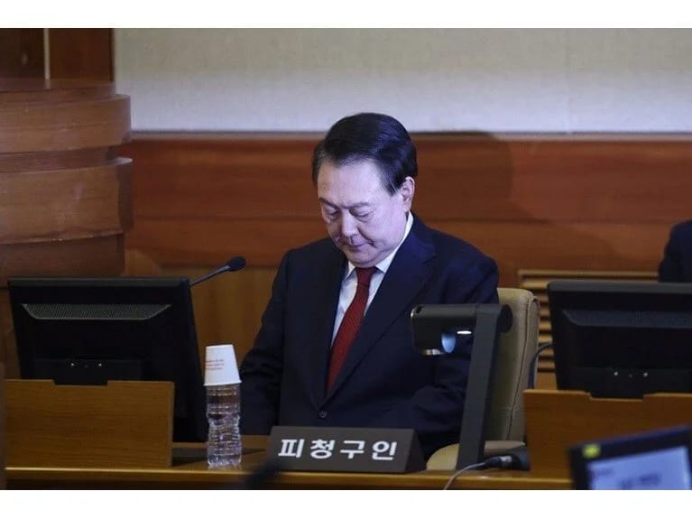 Cənubi Koreya prezidenti Yoon ilk dəfə hakim qarşısına çıxıb