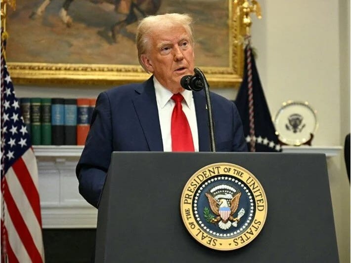 Tramp vəzifəyə gələn kimi Ağ Ev işçilərini işdən çıxardı!