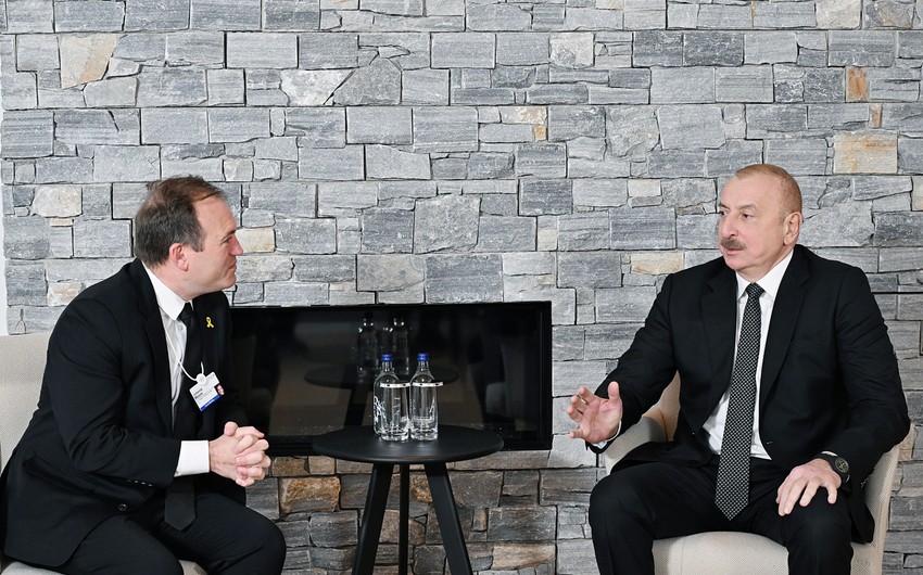 Azərbaycan Prezidenti Davosda ABŞ-nin Xristian Liderlər Konqresinin rəhbəri ilə görüşüb