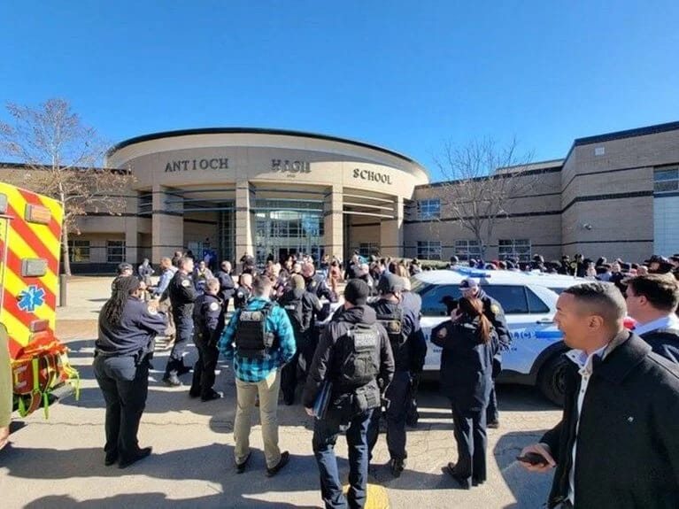 ABŞ-da orta məktəbə qanlı hücum: 2 ölü, 1 yaralı