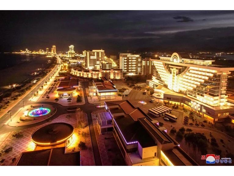 Raket yerindən turist cənnətinə: Şimali Koreyanın lüks kurortu bənzərsizdir!
