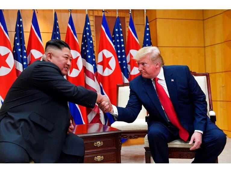 Tramp Kim Çen Ina zəng edəcək!