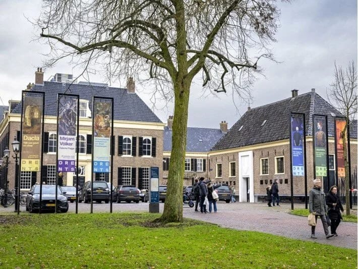 Hollandiyada film kimi soyğunçuluq: Partlayıcı ilə qapını sındırdılar və tarixi əsərlər oğurladılar