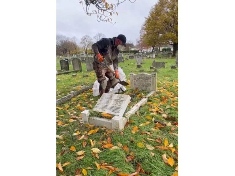 Xəyal etdiyi evi qəbirləri təmizləyərək aldı