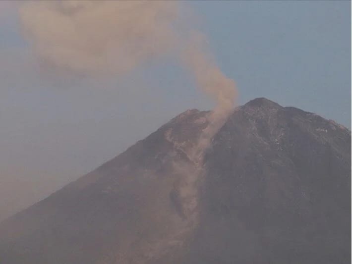 İndoneziyada Semeru vulkanı püskürüb