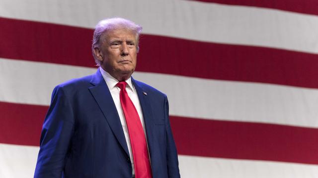 Tramp federal hökumət işçilərinə xəbərdarlıq edib: Ofisə qayıdın, yoxsa işdən çıxarılacaqsınız