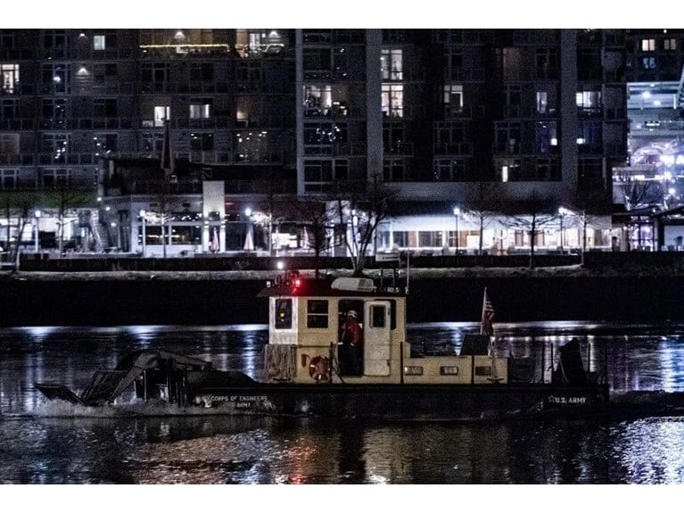 Vaşinqton yaxınlığında təyyarə və helikopter toqquşub