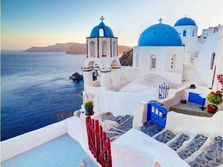 Yunanıstanın Santorini adasında seysmik aktivliyə görə təhsil dayandırılıb