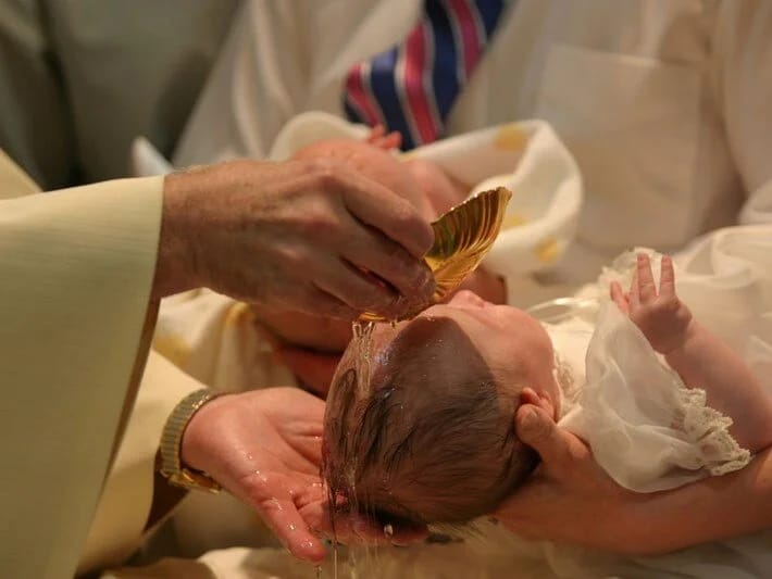 ABŞ-da kilsə qalmaqalı: Yüzlərlə qadından körpə alan təriqət ifşa olundu