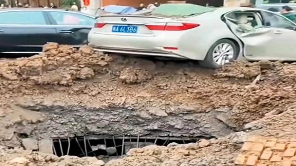 Partlayıcı partladı, maşınlar havada uçdu: Balaca uşağın fitnəsi ziyana səbəb oldu!