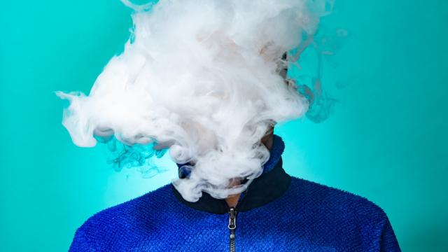 Fransa birdəfəlik elektron siqaretlərin satışını qadağan etməyə hazırlaşır