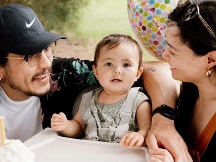 Körpəsini maşında unudub 