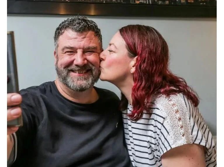 Təsadüfi bir nömrəyə mesaj yazaraq həyatının sevgisini tapdı