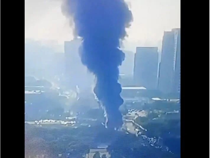 Braziliyada təyyarə insanların sıx olduğu küçəyə düşüb