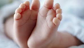 Daşkəsəndə bir yaşlı uşaq qızdırmadan ölüb