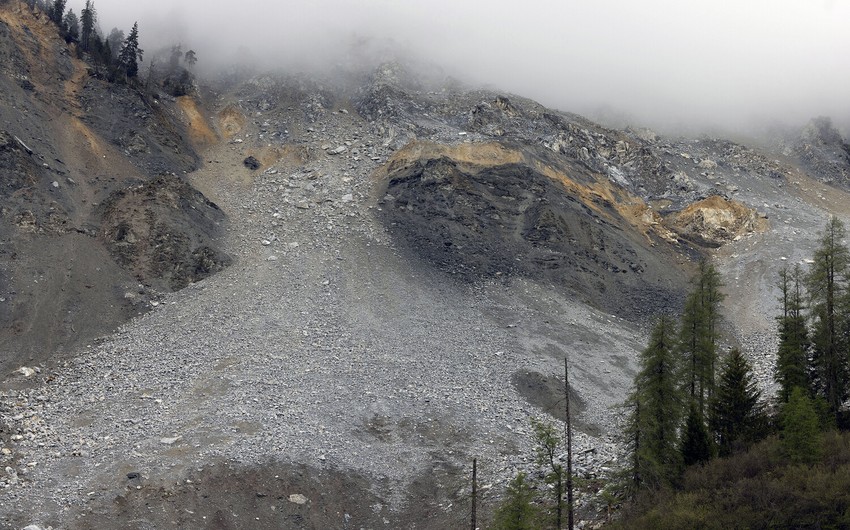Çində torpaq sürüşməsi nəticəsində 30-dan çox insan itkin düşüb