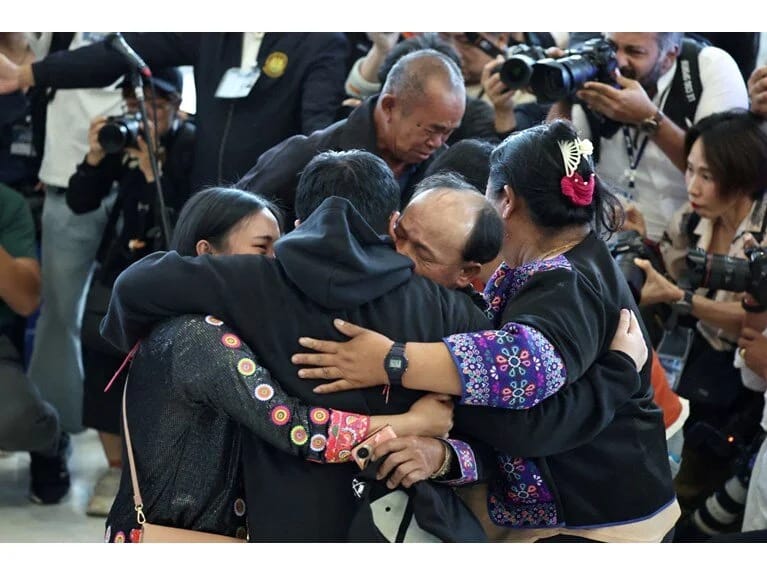 HƏMAS-ın buraxdığı taylandlı məhbuslar ölkələrinə qayıdıblar