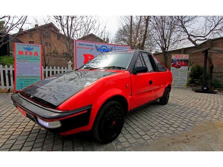 Hindistanın ilk yüksək texnologiyalı günəş avtomobili təqdim edildi