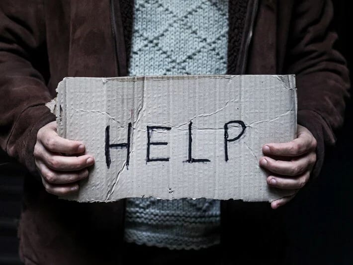 Kağıza “kömək et” yazıb yola düşdü, həyatı xilas oldu