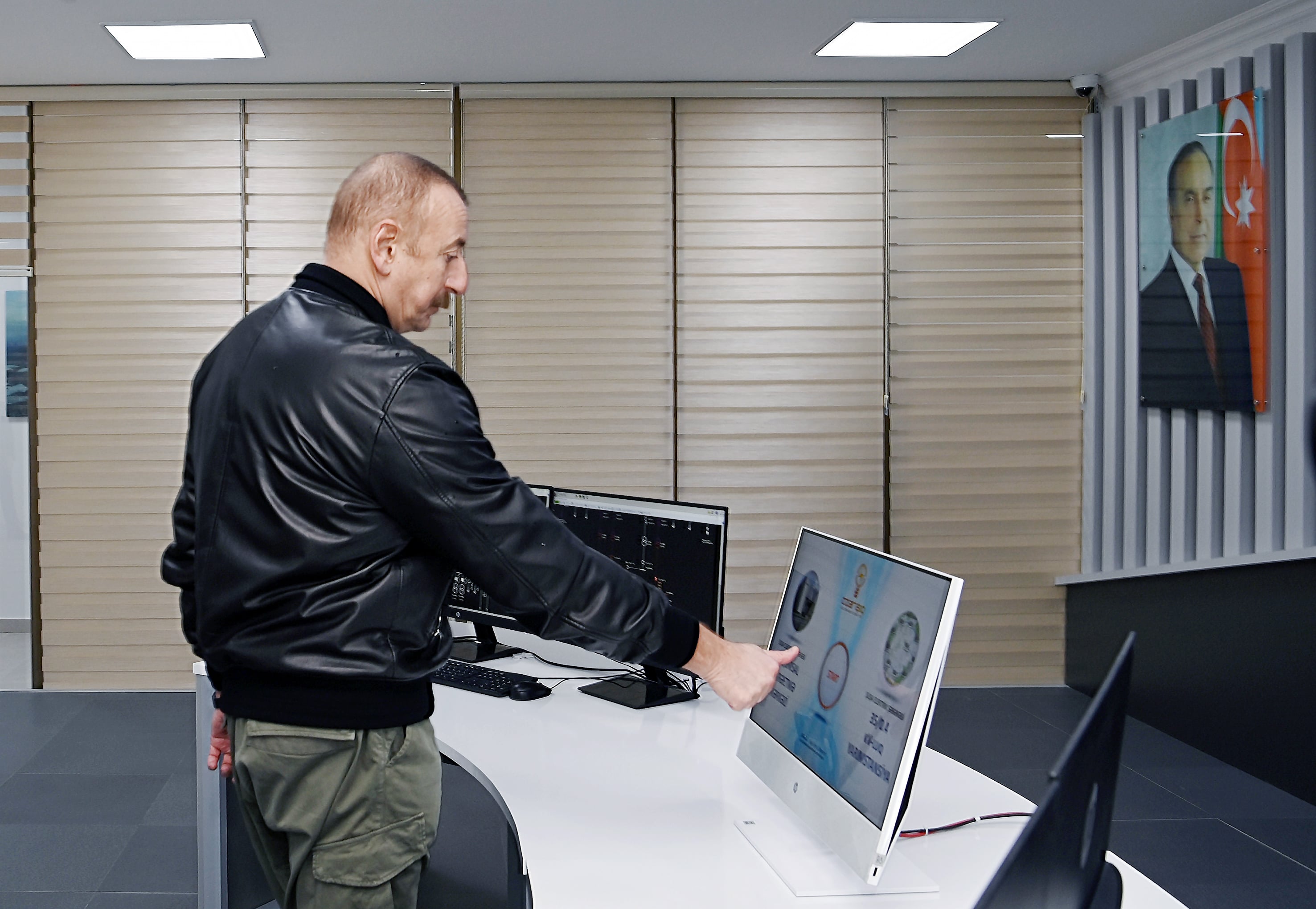 Qarabağa işıq saçan görünməyən qəhrəmanlar: 10 İLƏ QISA SƏYAHƏT