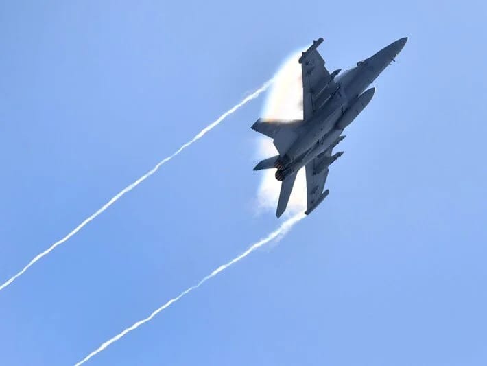 ABŞ-da daha bir təyyarə qəzası: Hərbi təyyarə San Dieqo körfəzinə düşüb