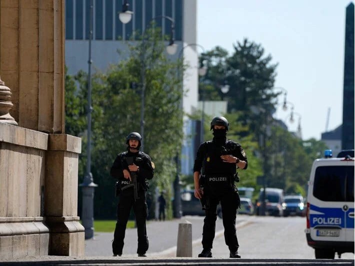 Münhendə bir avtomobilin izdihamın üzərinə sürməsi nəticəsində azı 15 nəfər yaralanıb