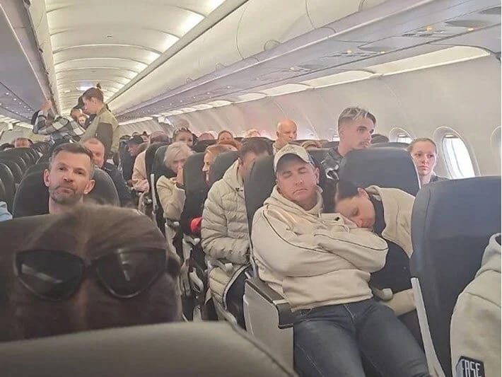 Rusiya təyyarəsi Polşada məcburi eniş edib: Sərnişinlər 13 saatdan çox təyyarədə saxlanılıb 