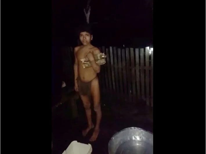 Amazonun dərinliklərindən sürpriz ziyarət: Od istədi, alışqan istifadə etməyə çalışdı