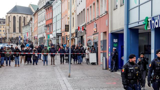 Avstriyada bıçaqlı hücumu dayandıran suriyalı kuryer qəhrəman elan edilib