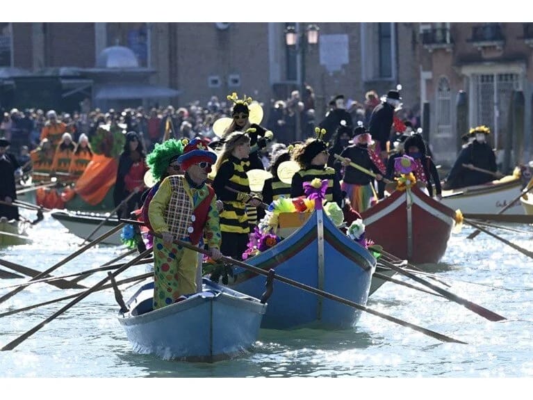 Böyük Kanalda Venesiya Karnavalı başladı