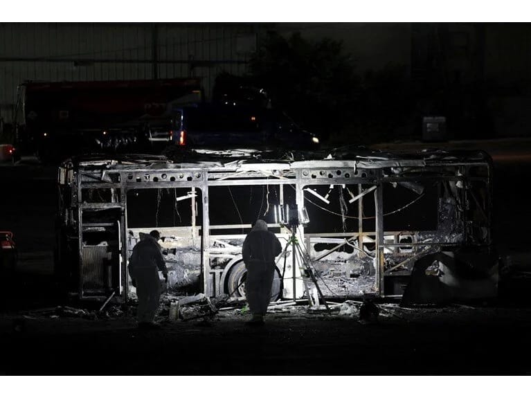 Təl-Əvivdə avtobuslar partladı, hökumət xəbərdarlıq etdi