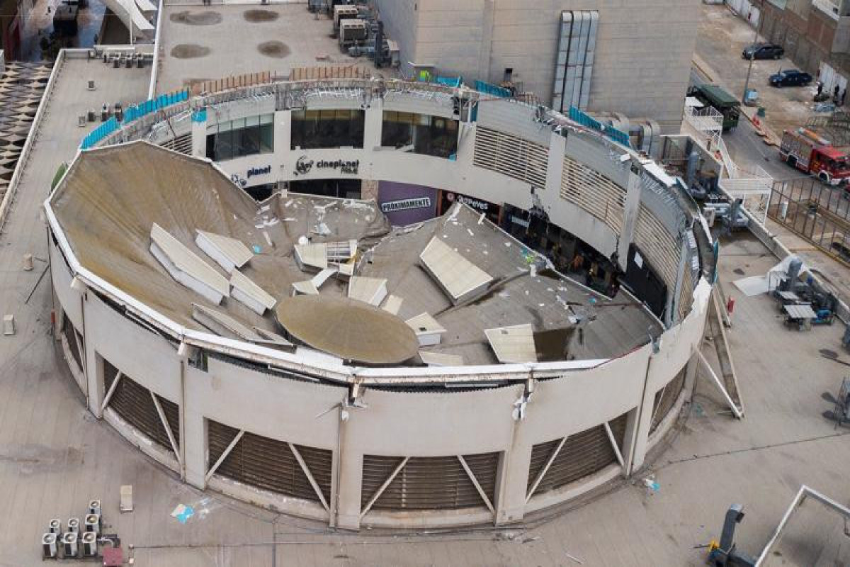 Peruda ticarət mərkəzinin damı uçdu: 8 nəfər ölüb, 80 nəfər yaralanıb