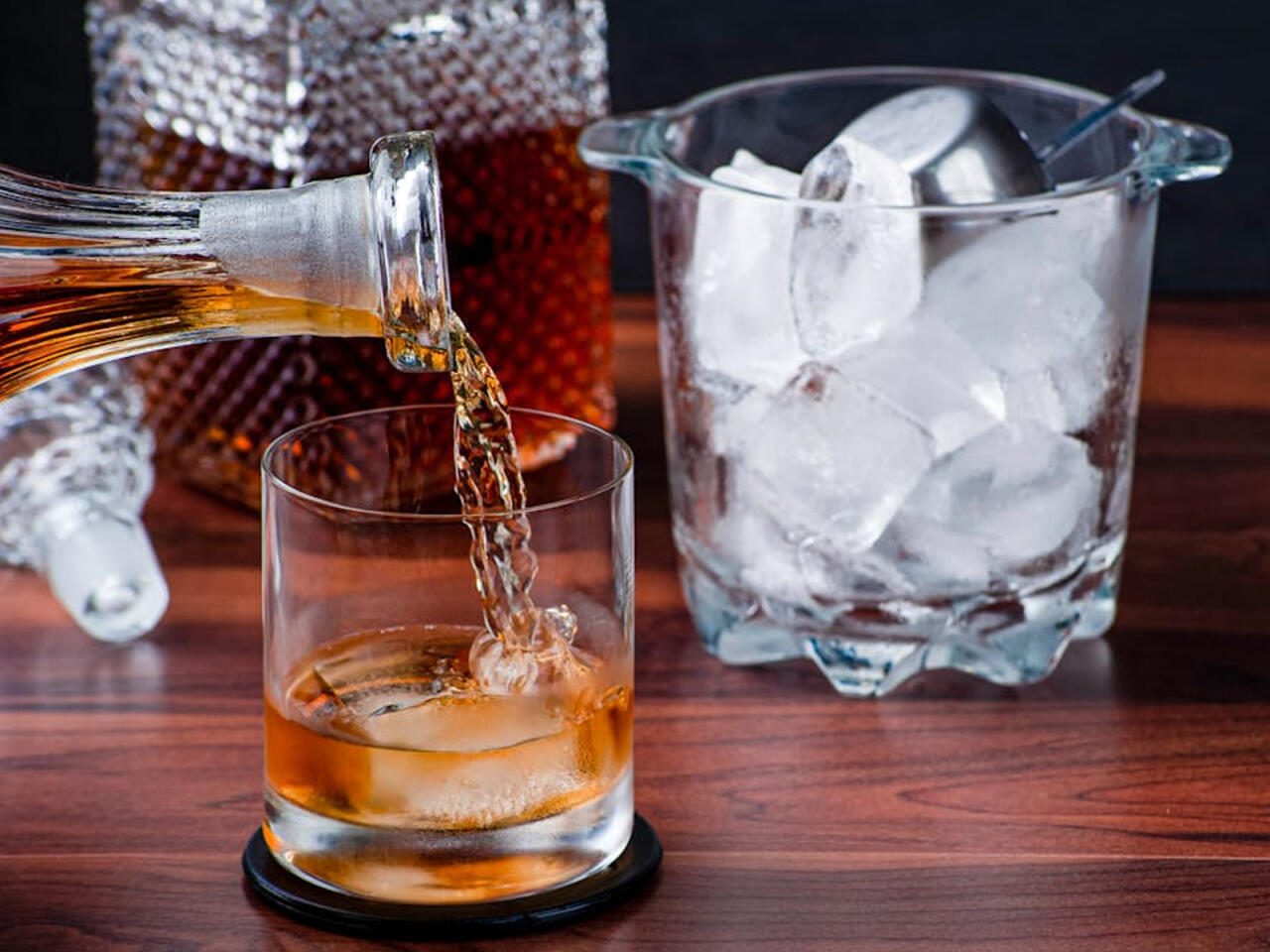 Bakıda dəhşət: Bir rayonda 11 nəfər spirtdən zəhərlənib öldü - ADLAR