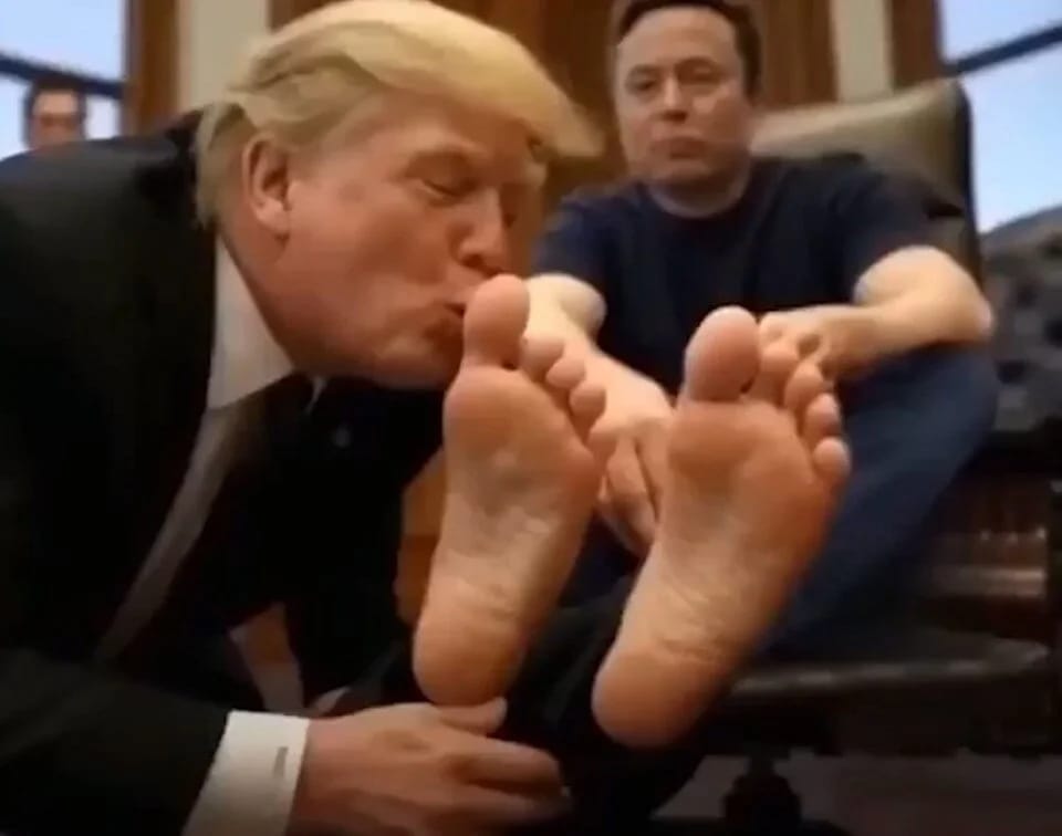 Sosial mediada izlənmə rekordu qırdı: Tramp Maskın ayaqlarını öpdü! 