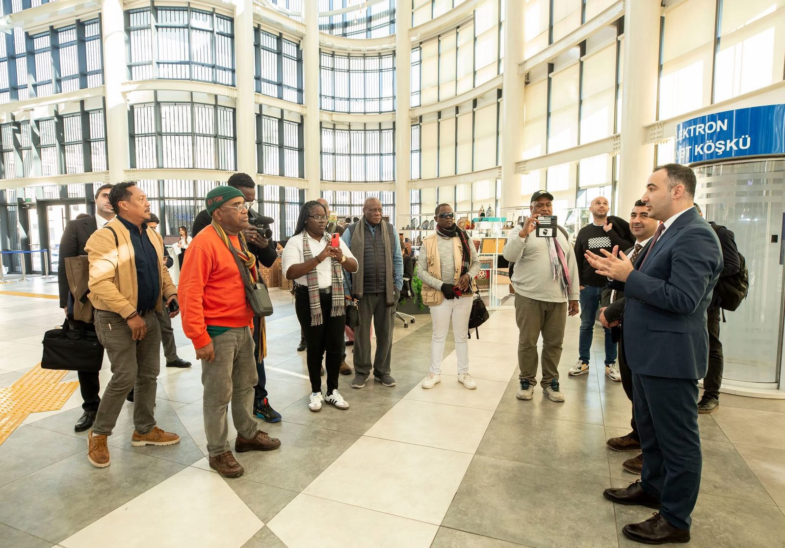 Xarici media nümayəndələri “ASAN xidmət”də