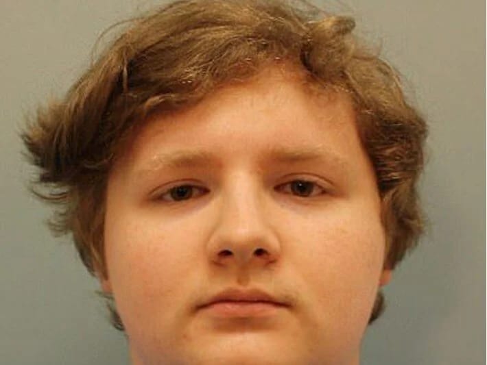 Əkiz qardaşını öldürdü və yuxuda gəzən olduğunu iddia etdi: 21 yaşlı gəncə 15 il həbs cəzası