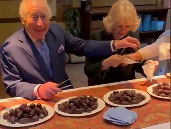 İngiltərə kralı Çarlz Ramazandan əvvəl xurma yığdı