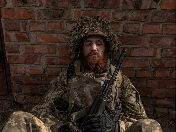 Ukraynada hərbi böhran: Kişi jurnalistlərə və sənətçilərə xaricə səyahət qadağası qoyuldu