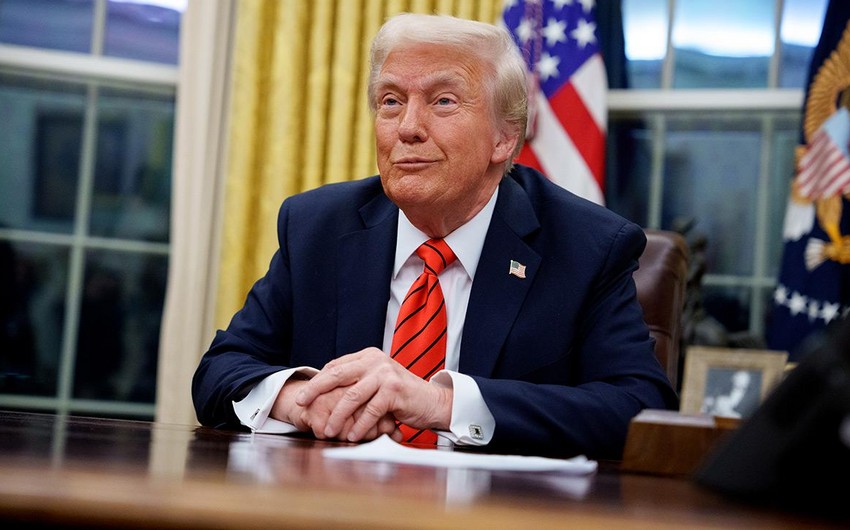 Tramp ingilis dilini ABŞ-nin rəsmi dili kimi tanıyan fərman imzalayıb